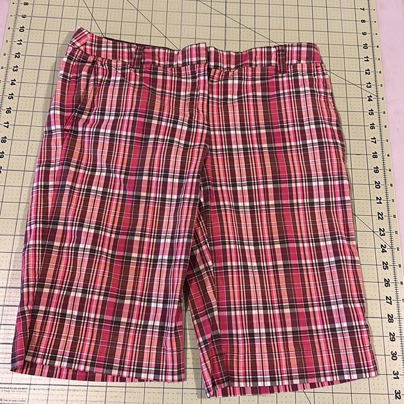 2 pair of plaid Bermuda shorts - Picture 5 of 7